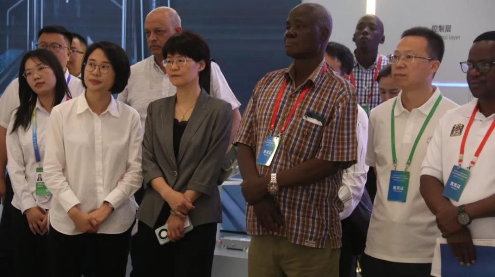 第四届中国—非洲经贸博览会·中非电力与新能源发展合作交流团来新港区开展项目考察